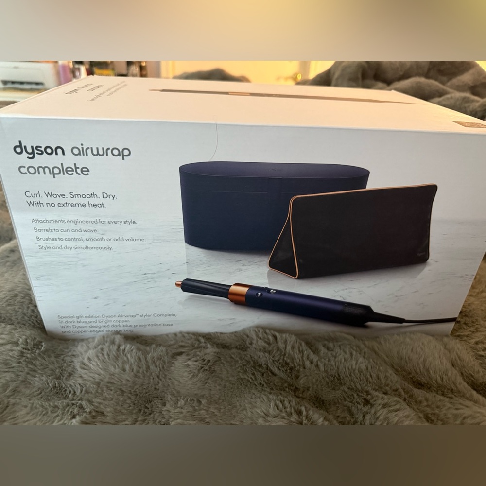 Dyson Airwrap in Prussian Blue – Like New, Rare Color! - Picture 6 of 7